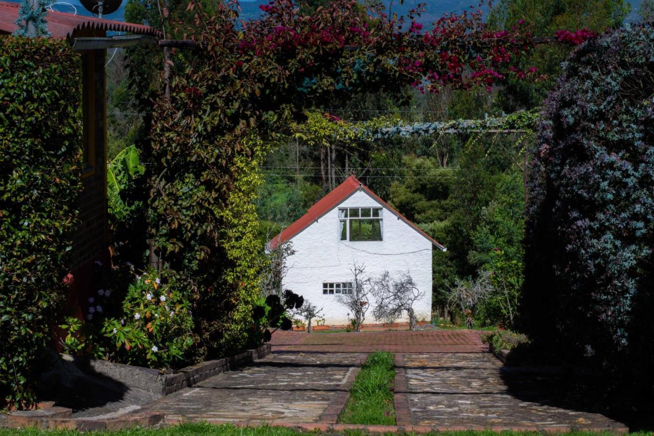 Villa Santa Helena 瓜塔维塔 外观 照片